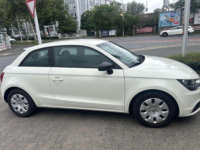 Beige Gebraucht 2012 Audi A1 Ambition Kleinwagen | 7.500 € (Fairer Preis) - Bild 1/4