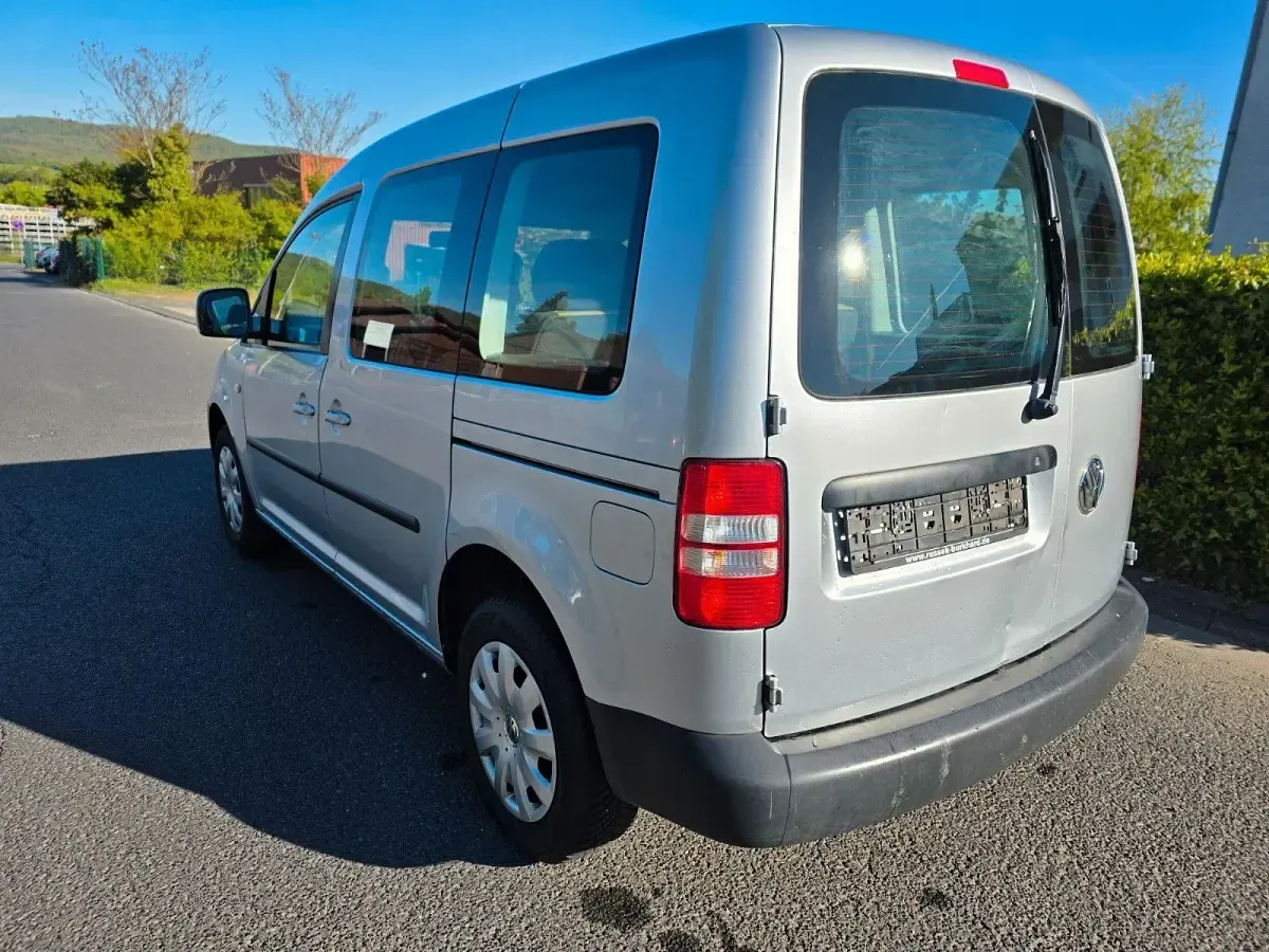 Gebraucht VW Caddy Trendline 102 PS (75 kW) 2013 Silber Van / Kleinbus