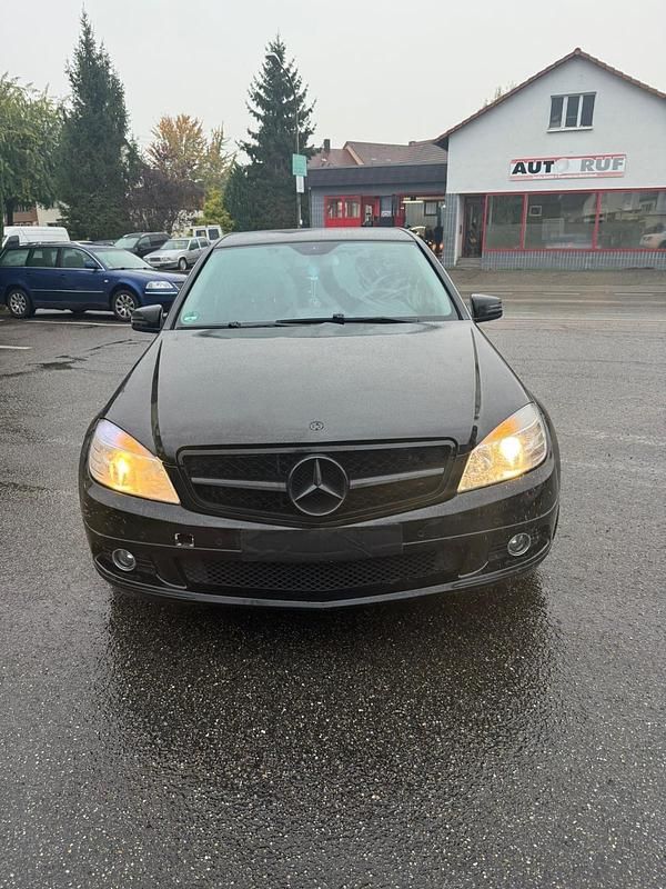 Schwarz Gebraucht 2010 Mercedes C180 Limousine | 6.300 € - Bild 1/4
