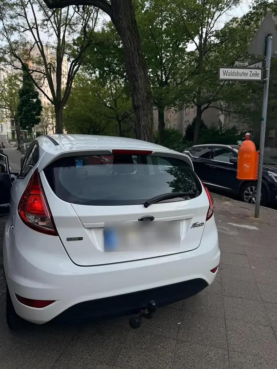 Gebraucht Ford Fiesta 101 PS (74 kW) 2016 Weiß Kleinwagen