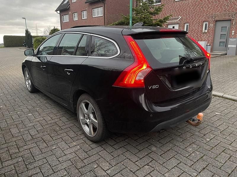 Gebraucht Volvo V60 163 PS (119 kW) 2010 Schwarz Kombi