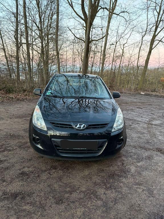 Gebraucht Hyundai i20 Classic 86 PS (63 kW) 2012 Schwarz Kleinwagen