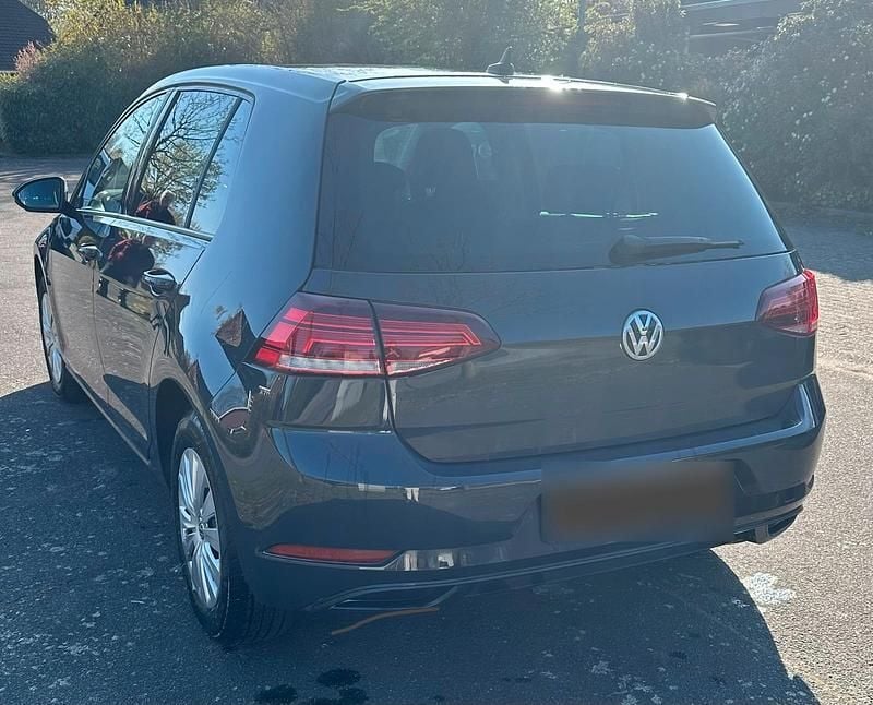 Gebraucht VW Golf VII 116 PS (85 kW) 2018 Grau Limousine