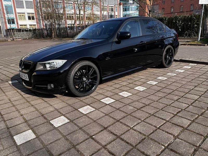 Schwarz Gebraucht 2009 BMW 318 Limousine | 5.700 € (Etwas zu teuer) - Bild 1/4