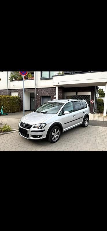 Silber Gebraucht 2009 VW Touran Cross Van / Kleinbus | 3.999 € (Superpreis) - Bild 1/4