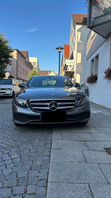 Schwarz Gebraucht 2016 Mercedes E220 Avantgarde Limousine | 21.650 € (Fairer Preis) - Bild 1/4