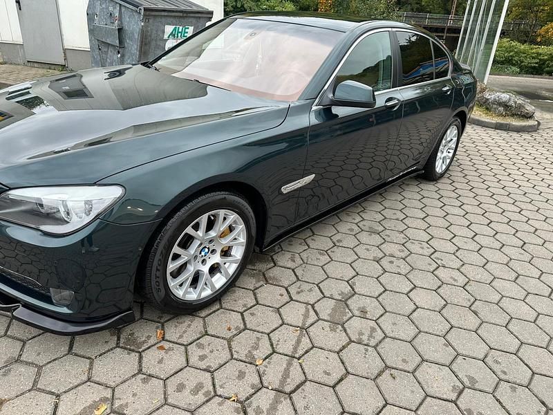 Gebraucht BMW 750 404 PS (297 kW) 2010 Grün Limousine