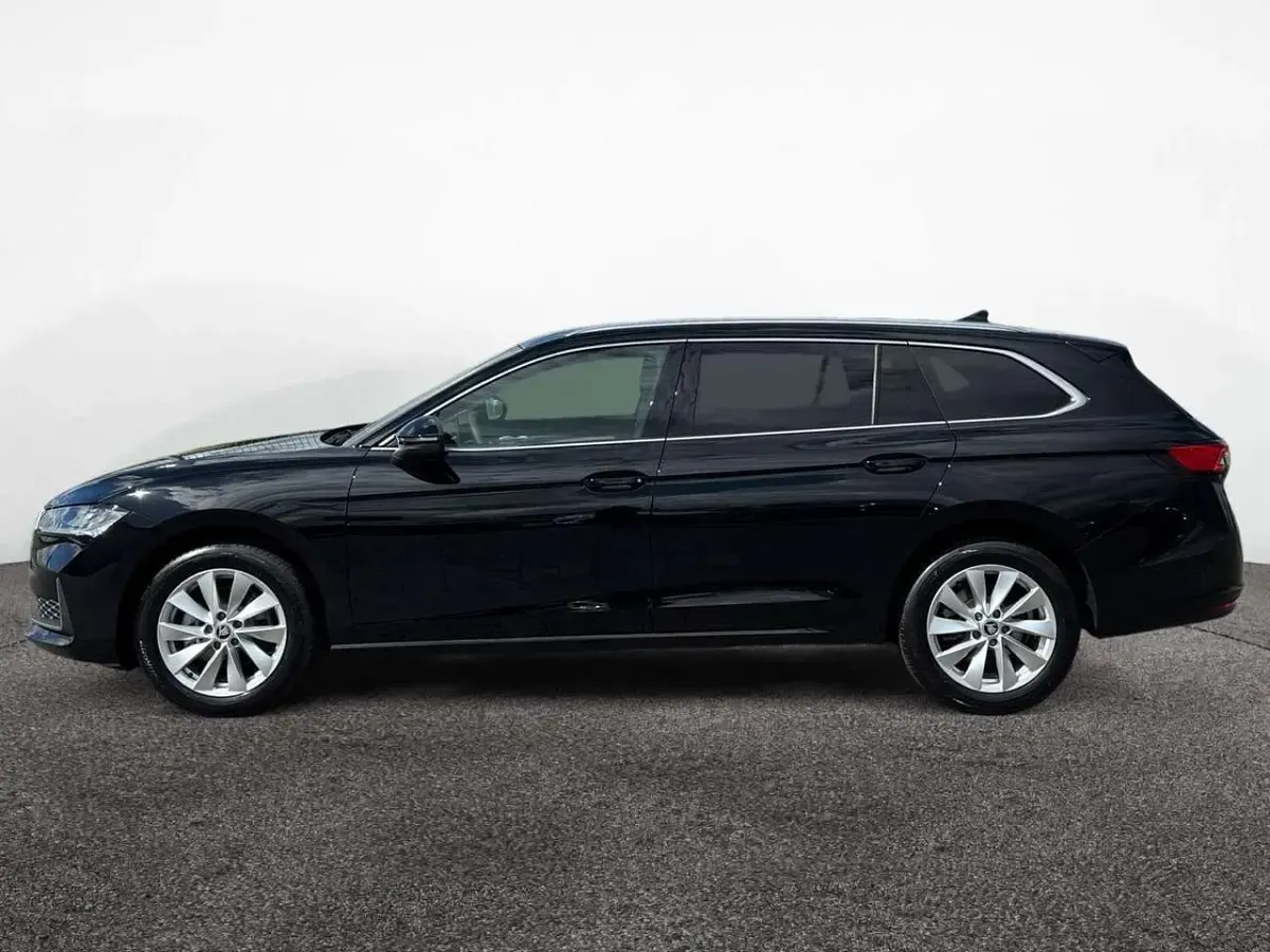 Gebraucht Skoda Superb 150 PS (110 kW) 2026 Ebony schwarz Kombi