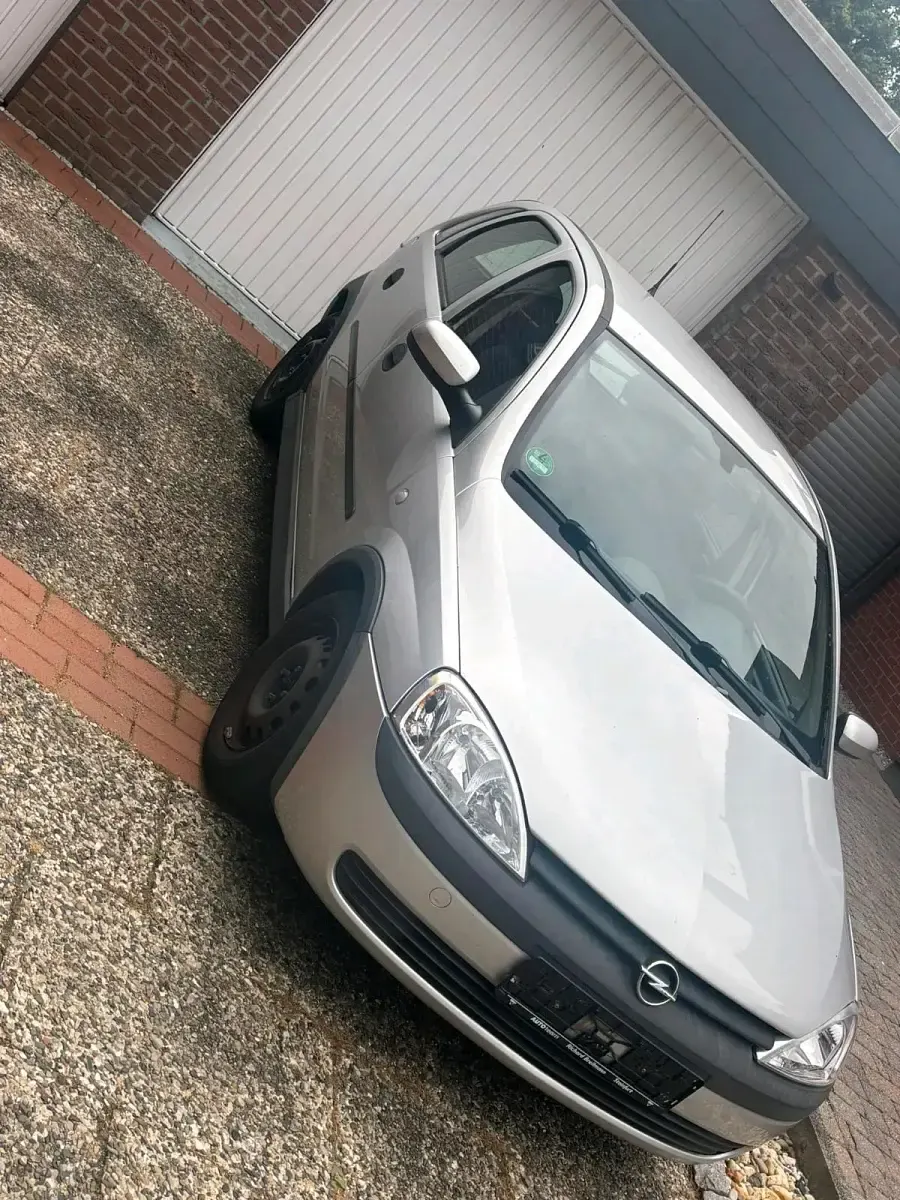 Gebraucht Opel Corsa 75 PS (55 kW) 2002 Silber Kleinwagen