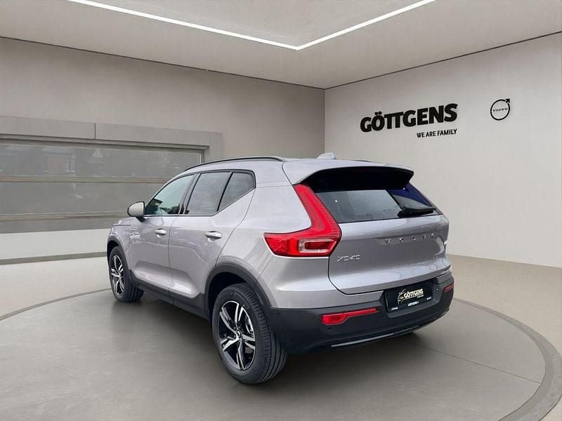 Neu Volvo XC40 Plus 197 PS (144 kW) 2026 Silber SUV