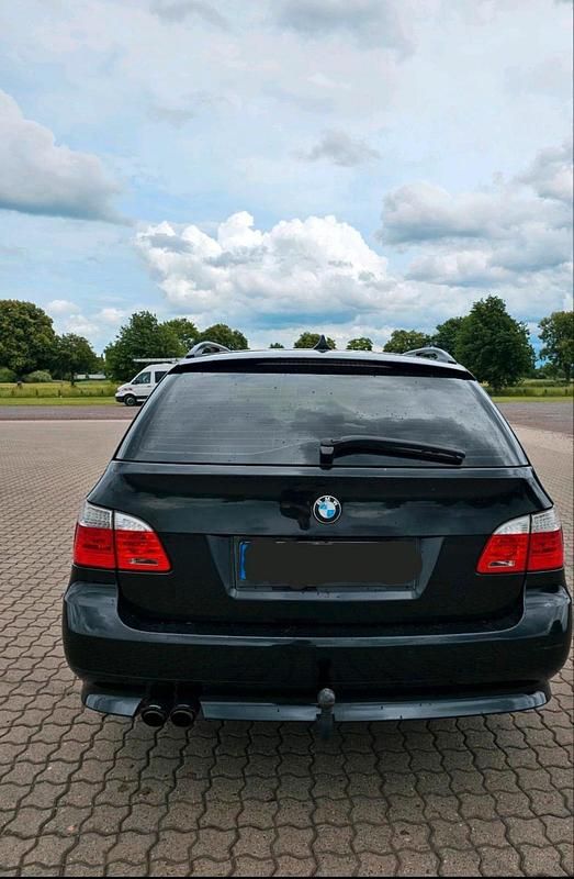 Gebraucht BMW 530 235 PS (172 kW) 2008 Schwarz Kombi