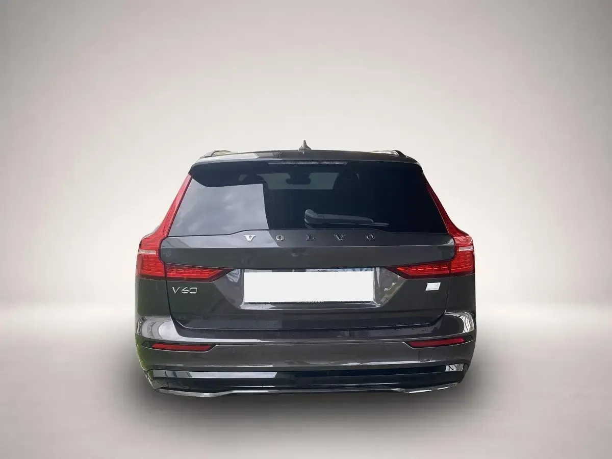 Gebraucht Volvo V60 Plus 455 PS (334 kW) 2023 Manufacturer Kombi