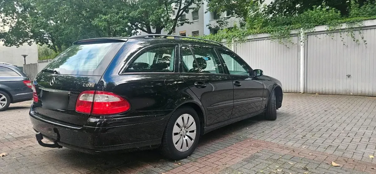 Gebraucht Mercedes E220 150 PS (110 kW) 2004 Schwarz Kombi