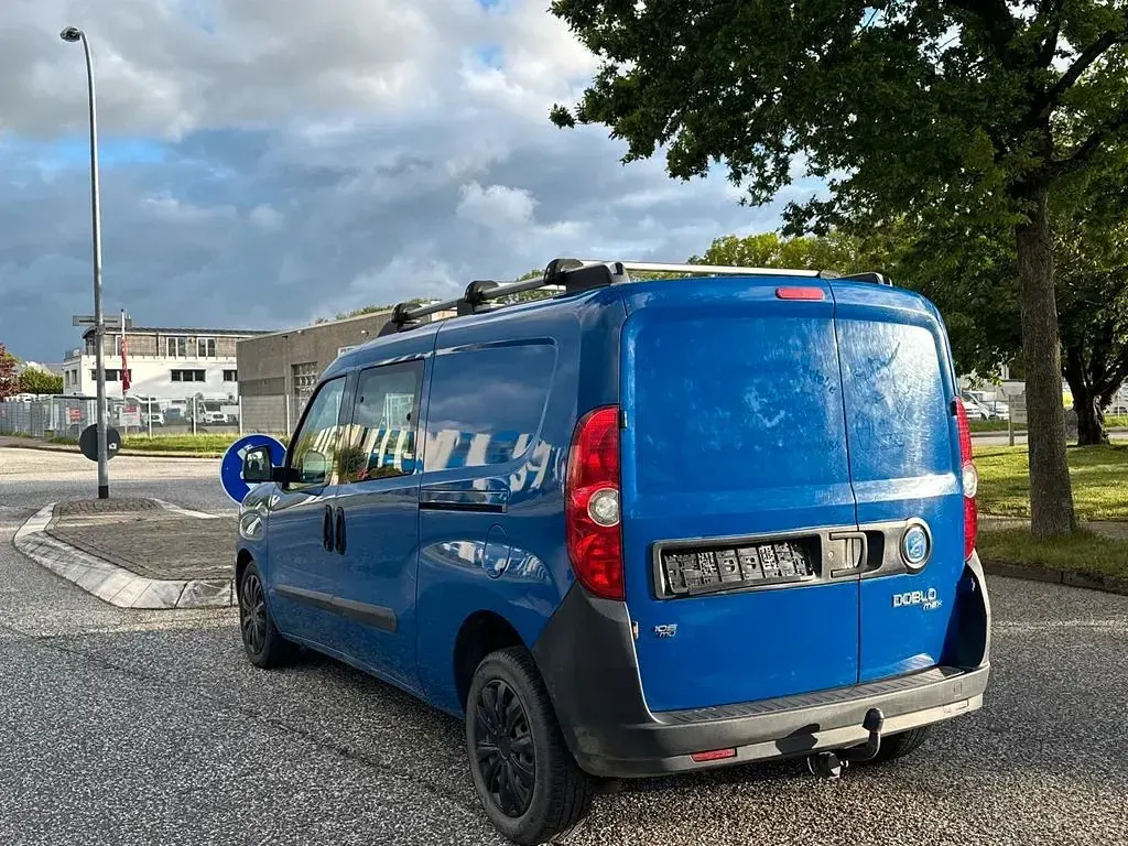 Gebraucht Fiat Doblò 105 PS (77 kW) 2013 Blau Van / Kleinbus