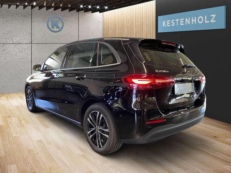 Gebraucht Mercedes B250e 218 PS (160 kW) 2023 Unilack nachtschwarz Van / Kleinbus