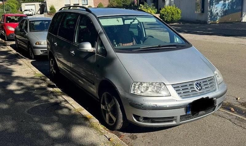 Grau Gebraucht 2008 VW Sharan Van / Kleinbus | 3.900 € (Guter Preis) - Bild 1/4