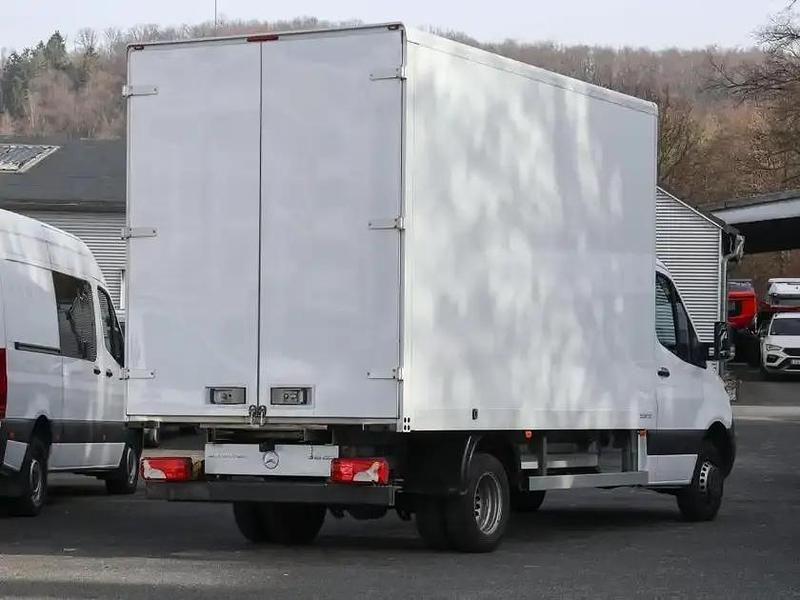Gebraucht Mercedes Sprinter 163 PS (119 kW) 2021 Arktikweiss Van