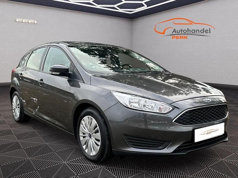 Gebraucht Ford Focus 101 PS (74 kW) 2015 Grau Limousine