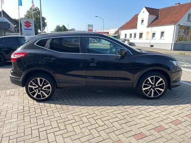 Gebraucht Nissan Qashqai Tekna 163 PS (119 kW) 2016 Schwarz SUV