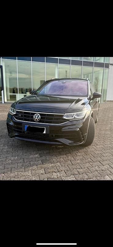 Schwarz Gebraucht 2022 VW Tiguan Black Edition SUV | 40.500 € (Teuer) - Bild 1/4