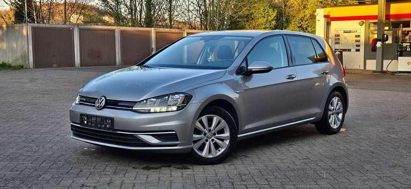 Grau Gebraucht 2019 VW Golf VII Limousine | 13.980 € (Superpreis) - Bild 1/4