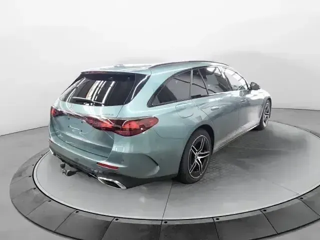 Gebraucht Mercedes E300 AMG 313 PS (230 kW) 2024 Grün Limousine