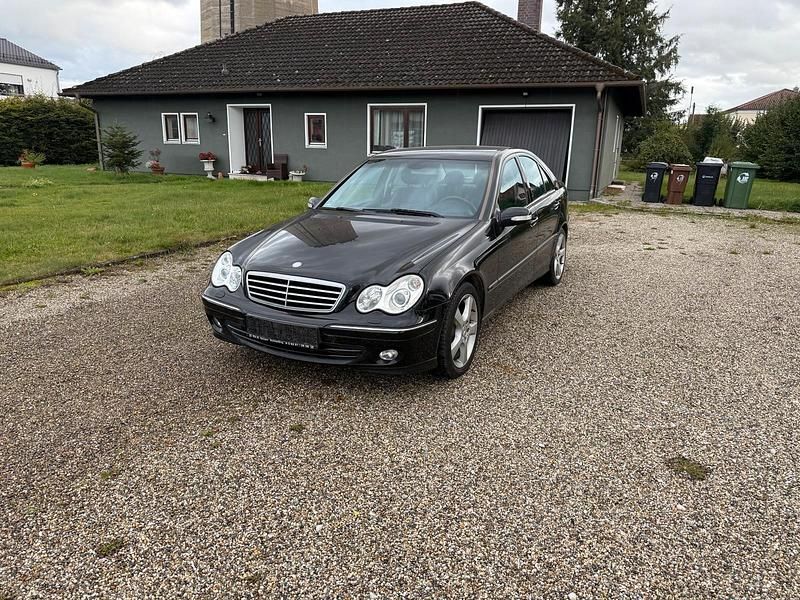 Schwarz Gebraucht 2004 Mercedes C200 Limousine | 2.399 € (Guter Preis) - Bild 1/4