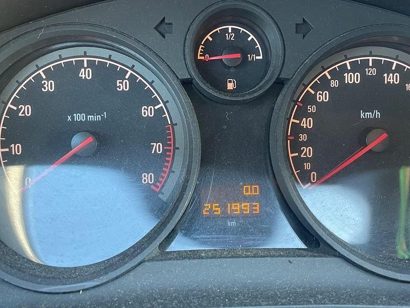 Gebraucht Opel Astra GTC Selection 116 PS (85 kW) 2009 Weiß Limousine