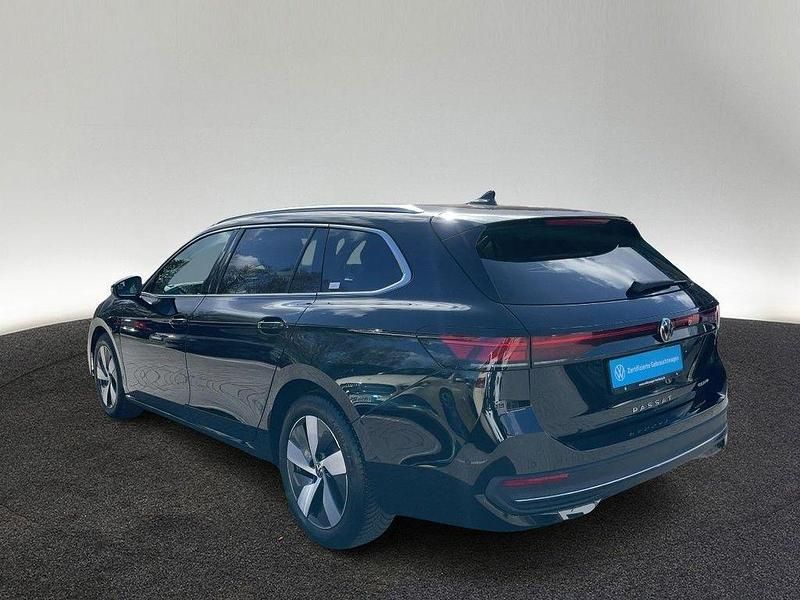 Gebraucht VW Passat 150 PS (110 kW) 2025 0e grenadillschwarz metallic Kombi