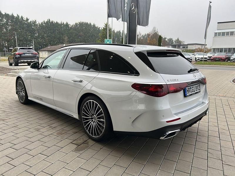 Gebraucht Mercedes E220 AMG line 197 PS (144 kW) 2025 Weiß Limousine