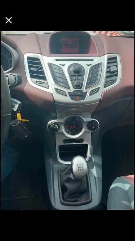 Gebraucht Ford Fiesta Titanium 95 PS (69 kW) 2011 Violet Kleinwagen