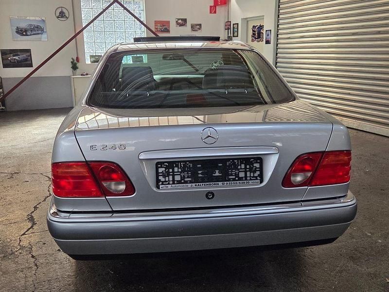 Gebraucht Mercedes E240 Elegance 170 PS (125 kW) 1998 Schwarz Limousine