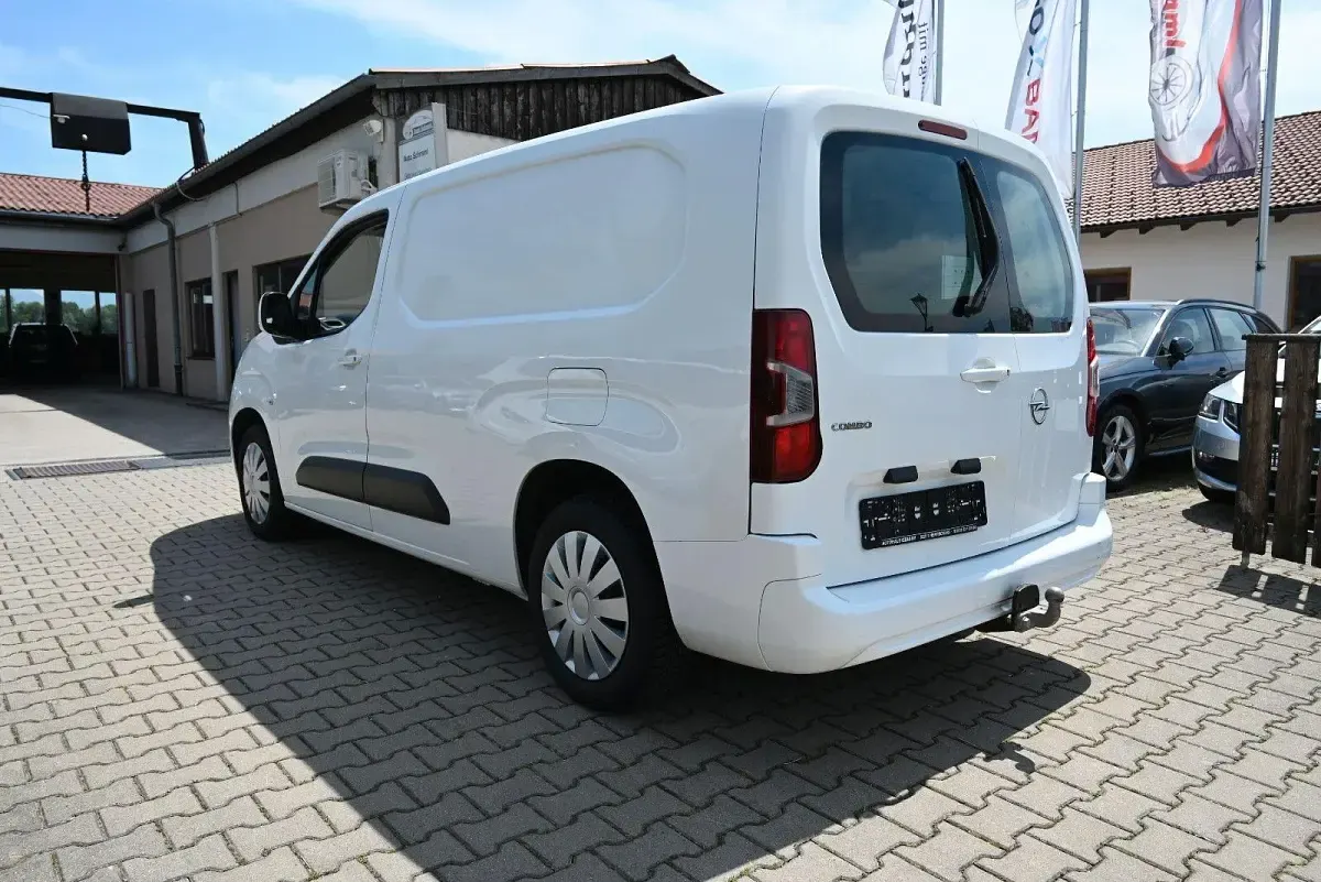 Gebraucht Opel Combo Selection 131 PS (96 kW) 2020 Weiß Van / Kleinbus