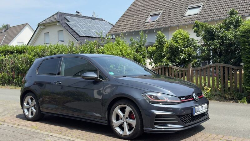 Blau Gebraucht 2017 VW Golf VII GTI Limousine | 16.800 € (Guter Preis) - Bild 1/4