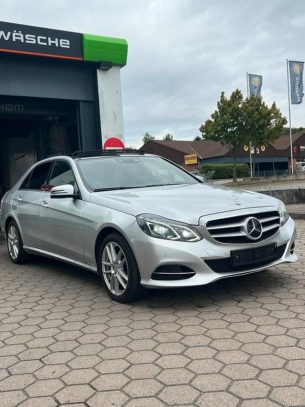 Silber Gebraucht 2013 Mercedes E300 Limousine | 9.299 € (Fairer Preis) - Bild 1/4