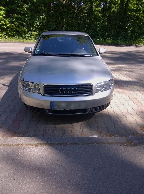 Silber Gebraucht 2001 Audi A4 Limousine | 800 € (Superpreis) - Bild 1/4