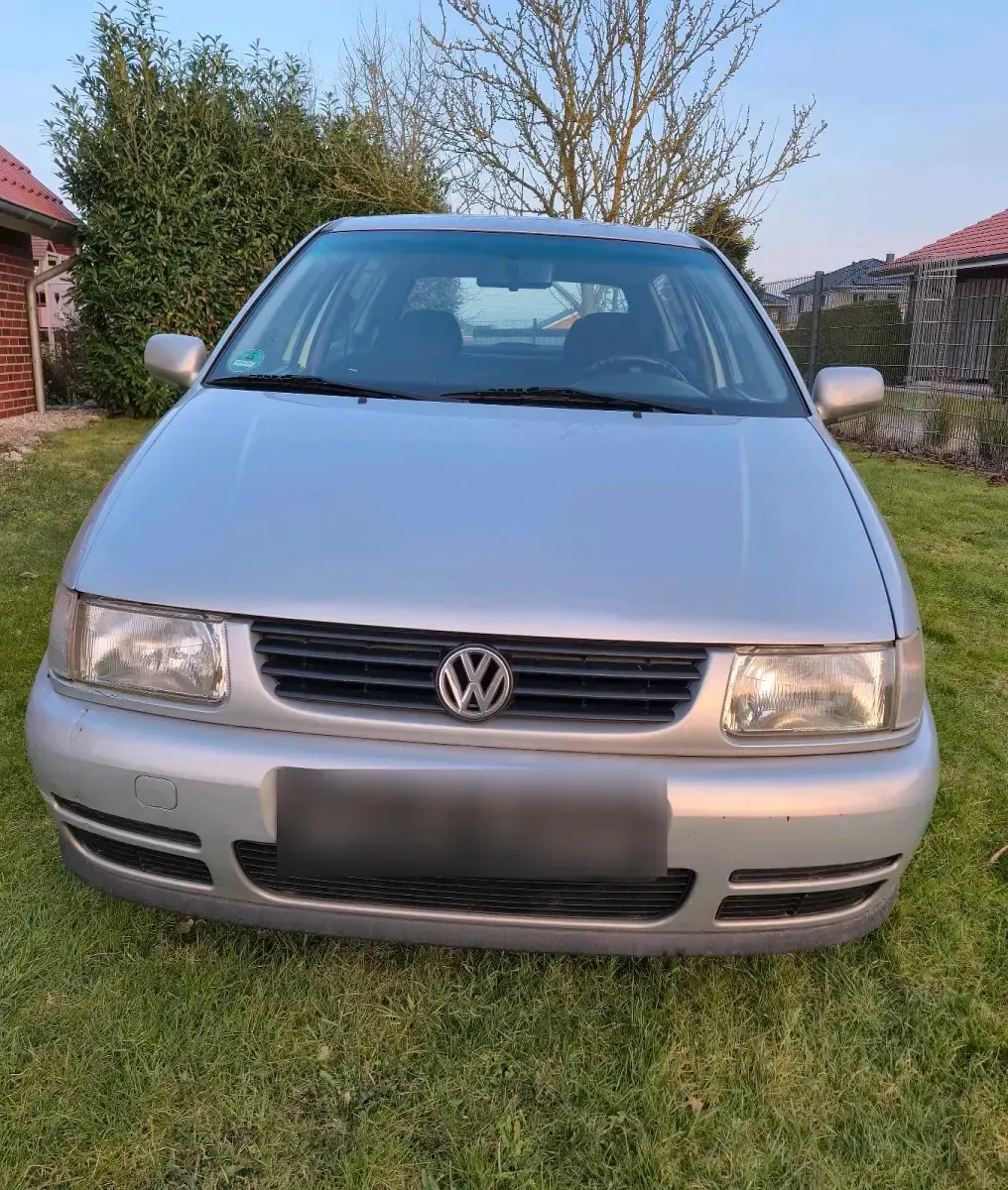 Używany VW Polo 60 KM (44 kW) 1998 Srebrny Hatchback