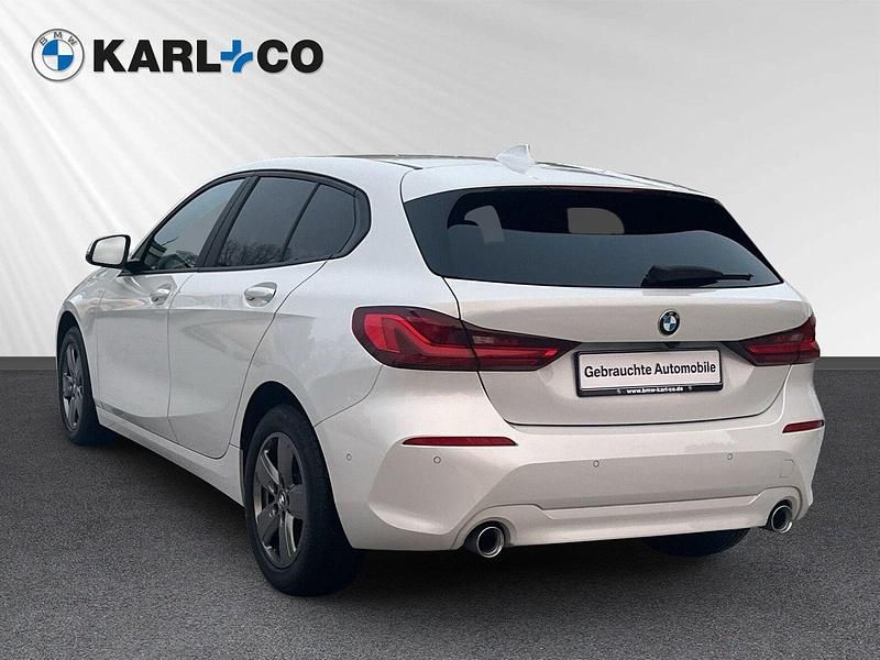 Gebraucht BMW 118 Advantage 150 PS (110 kW) 2021 Mineralweiss metallic Kleinwagen