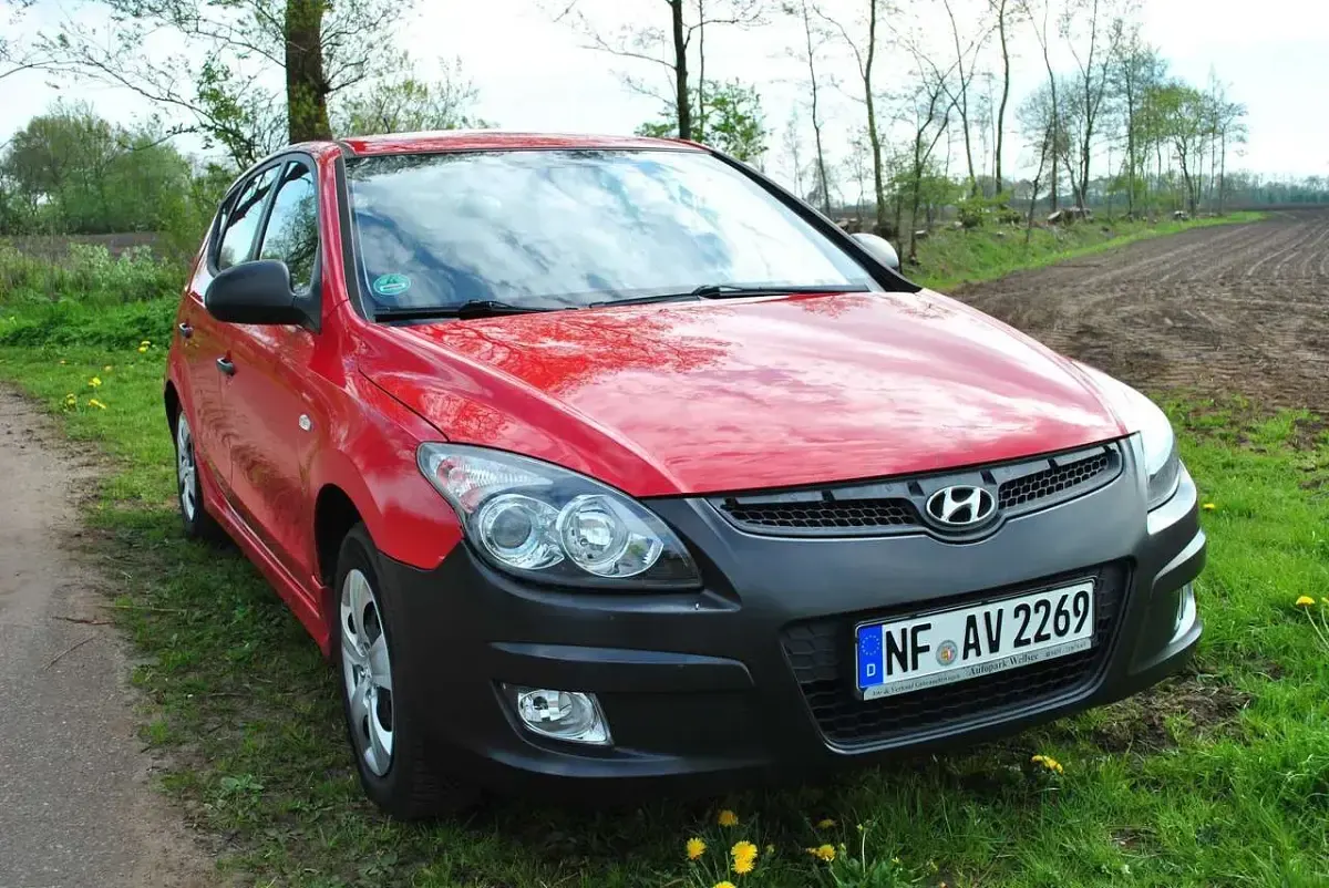 Gebraucht Hyundai i30 Edition 109 PS (80 kW) 2010 Rot Kleinwagen