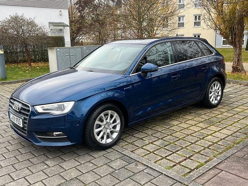 Blau Gebraucht 2014 Audi A3 Ambiente Limousine | 11.900 € (Guter Preis) - Bild 1/4