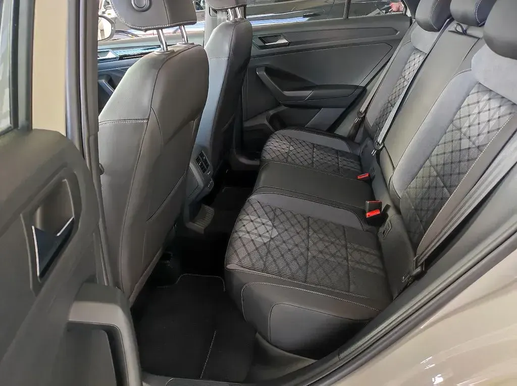 Neu VW T-Roc R-line 150 PS (110 kW) 2026 Ascotgrau SUV