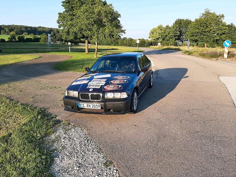 Violet Gebraucht 1995 BMW 318 Compact Kleinwagen | 10.000 € - Bild 1/4