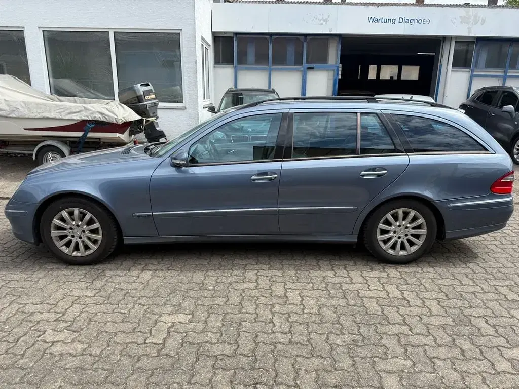 Gebraucht Mercedes E220 170 PS (125 kW) 2006 Blau Limousine