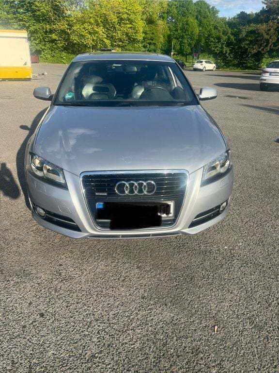 Grau Gebraucht 2012 Audi A3 Ambiente Limousine | 9.999 € (Fairer Preis) - Bild 1/4