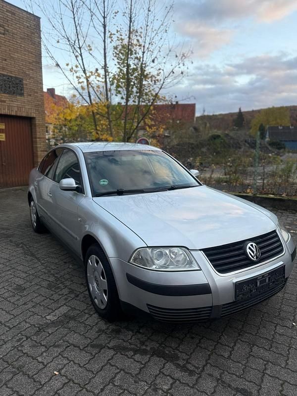 Silber Gebraucht 2003 VW Passat Family Limousine | 1.350 € (Guter Preis) - Bild 1/4