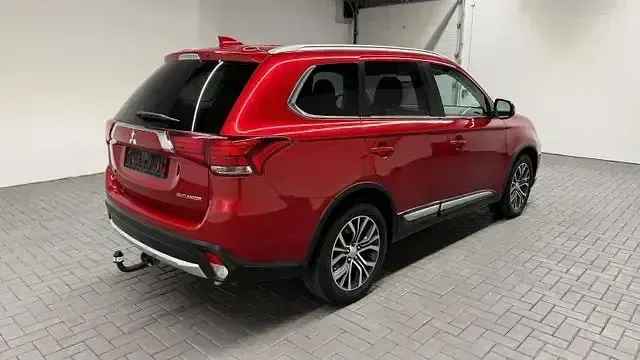 Gebraucht Mitsubishi Outlander 150 PS (110 kW) 2017 Karminrotmet. SUV
