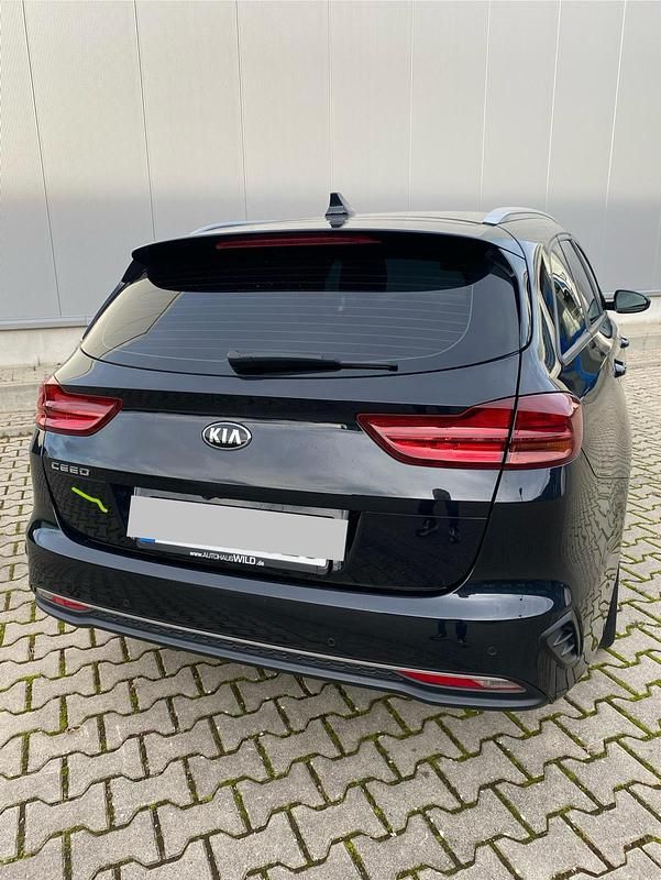 Gebraucht Kia Ceed 115 PS (84 kW) 2019 Schwarz Kleinwagen