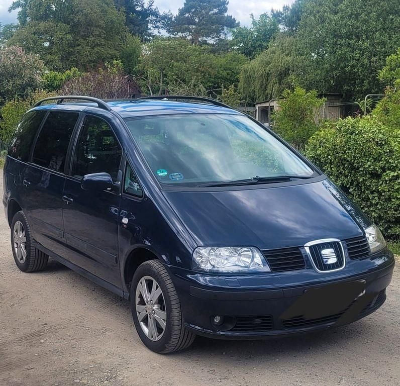 Blau Gebraucht 2007 Seat Alhambra Vigo Van / Kleinbus | 5.299 € (Teuer) - Bild 1/4