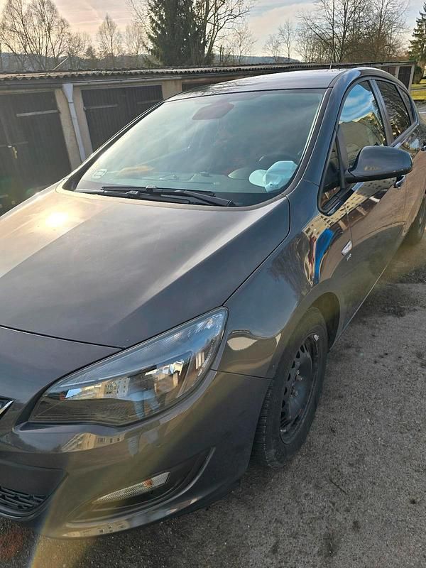 Gebraucht Opel Astra 120 PS (88 kW) 2014 Grau Limousine