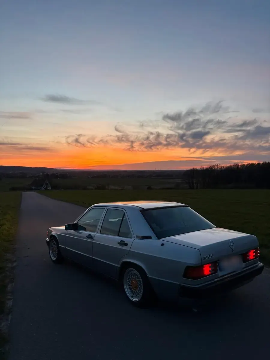 Gebraucht Mercedes 190 109 PS (80 kW) 1992 Silber Limousine